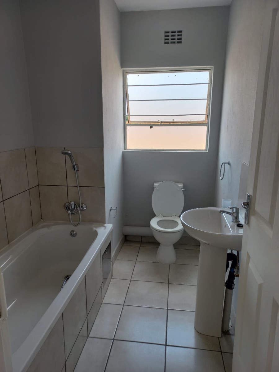 To Let 2 Bedroom Property for Rent in Crystal Park Gauteng