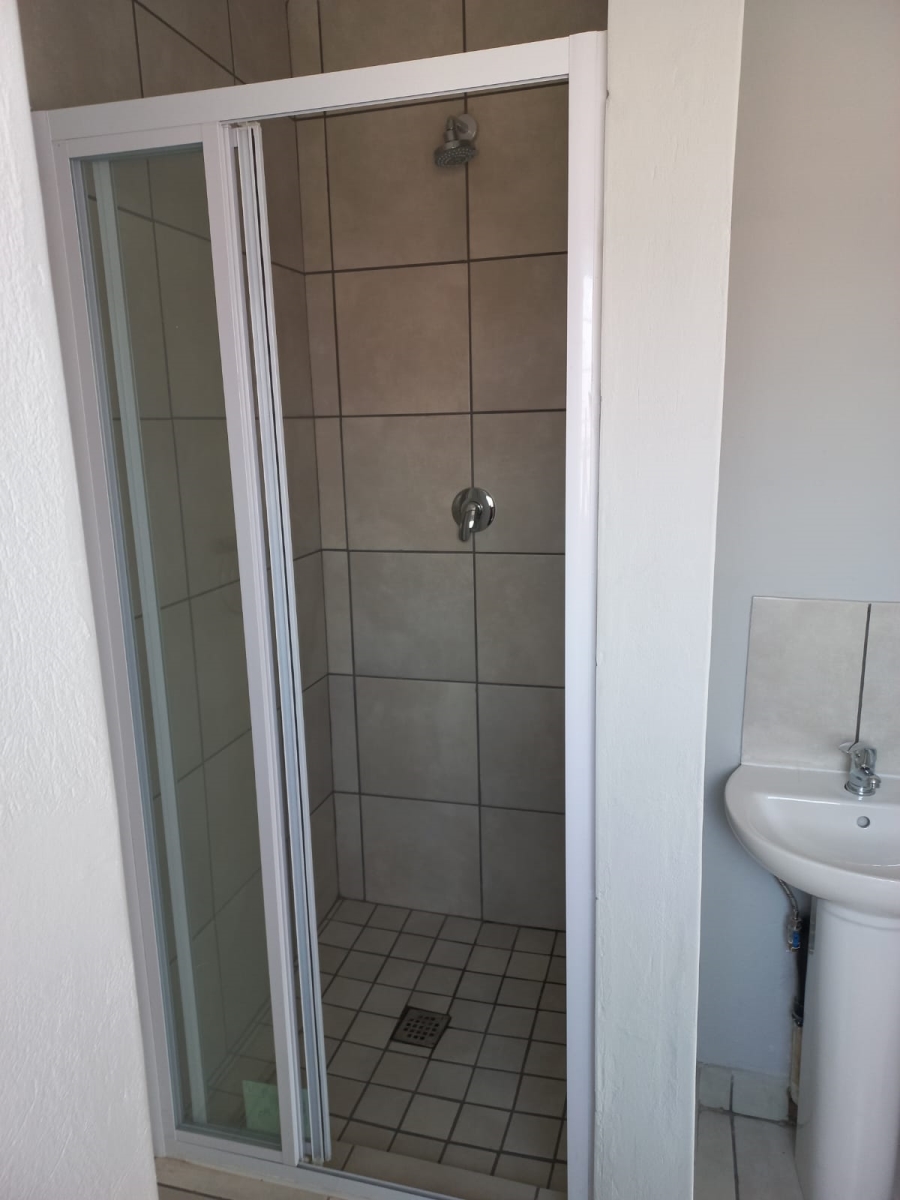 To Let 2 Bedroom Property for Rent in Crystal Park Gauteng