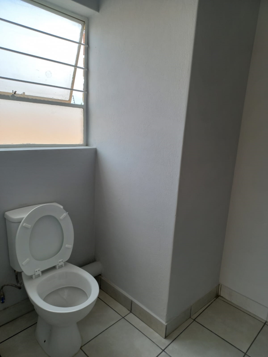To Let 2 Bedroom Property for Rent in Crystal Park Gauteng