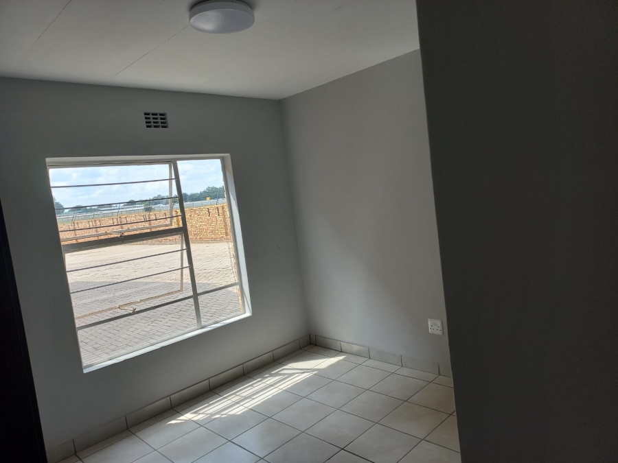 To Let 2 Bedroom Property for Rent in Crystal Park Gauteng