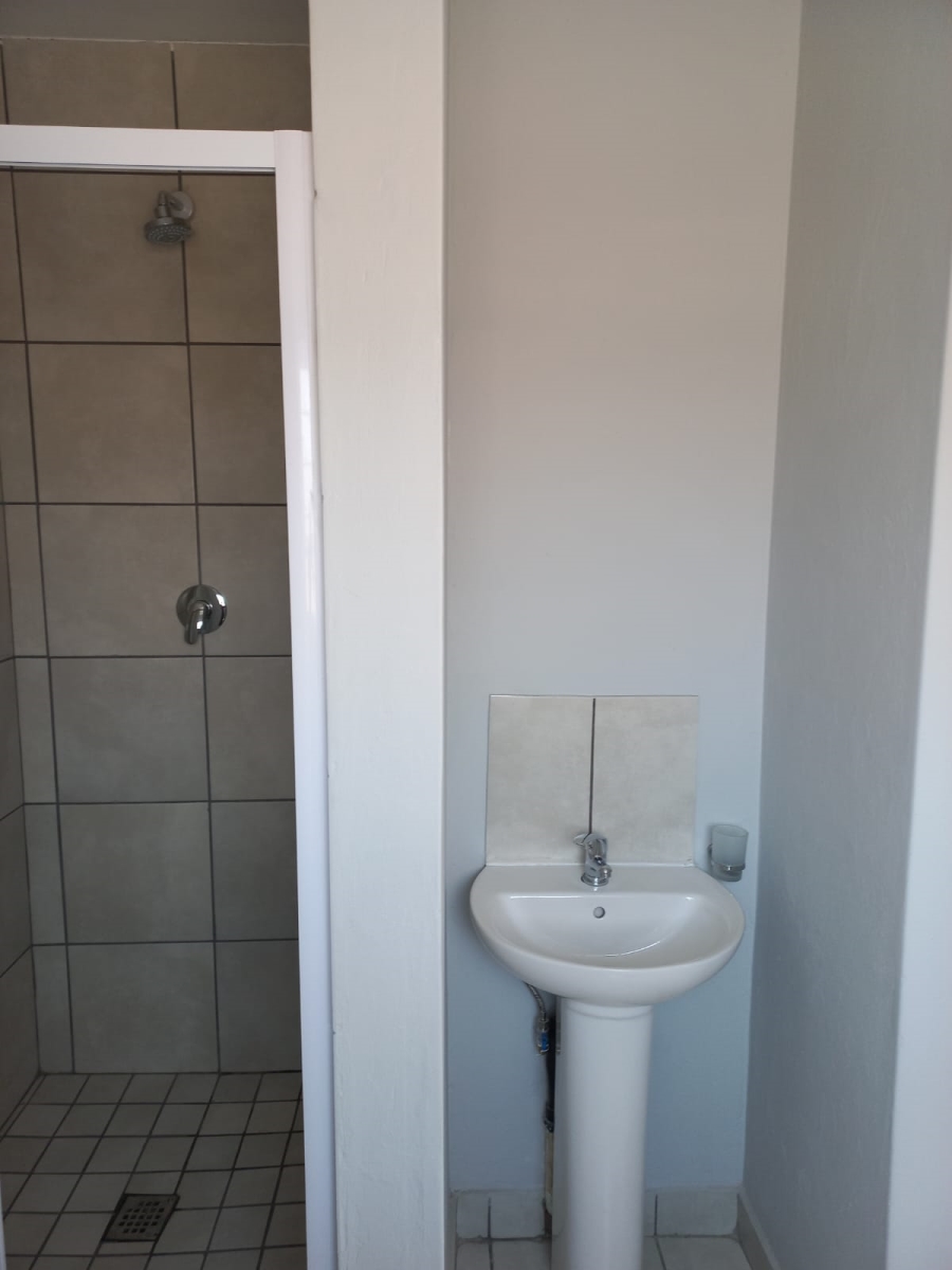 To Let 2 Bedroom Property for Rent in Crystal Park Gauteng