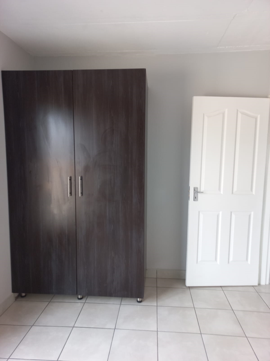 To Let 2 Bedroom Property for Rent in Crystal Park Gauteng