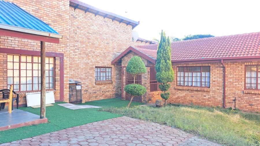 5 Bedroom Property for Sale in Ninapark Gauteng