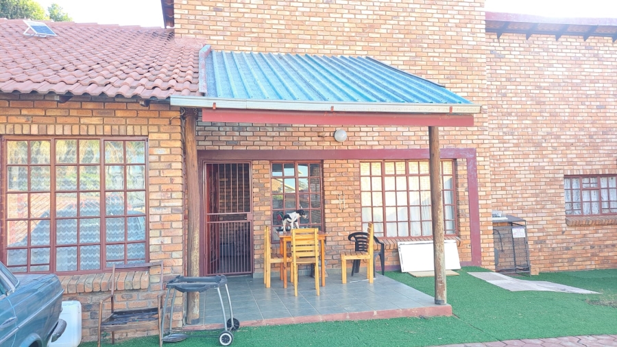 5 Bedroom Property for Sale in Ninapark Gauteng