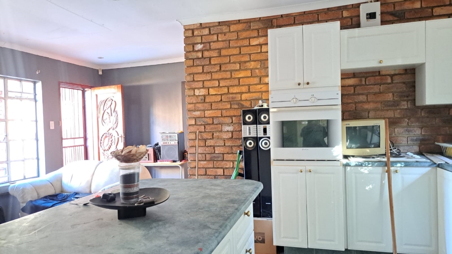 5 Bedroom Property for Sale in Ninapark Gauteng