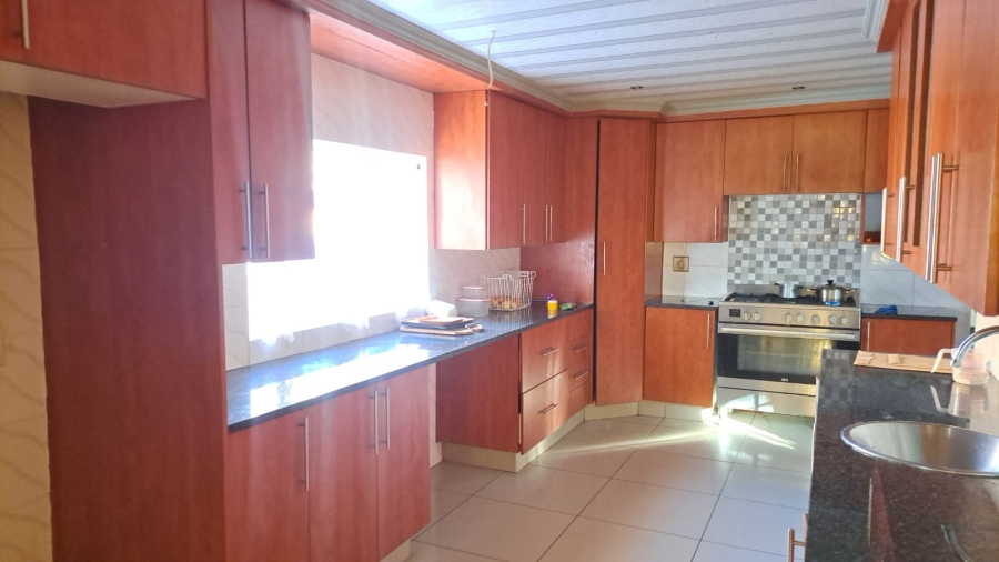 5 Bedroom Property for Sale in Ninapark Gauteng