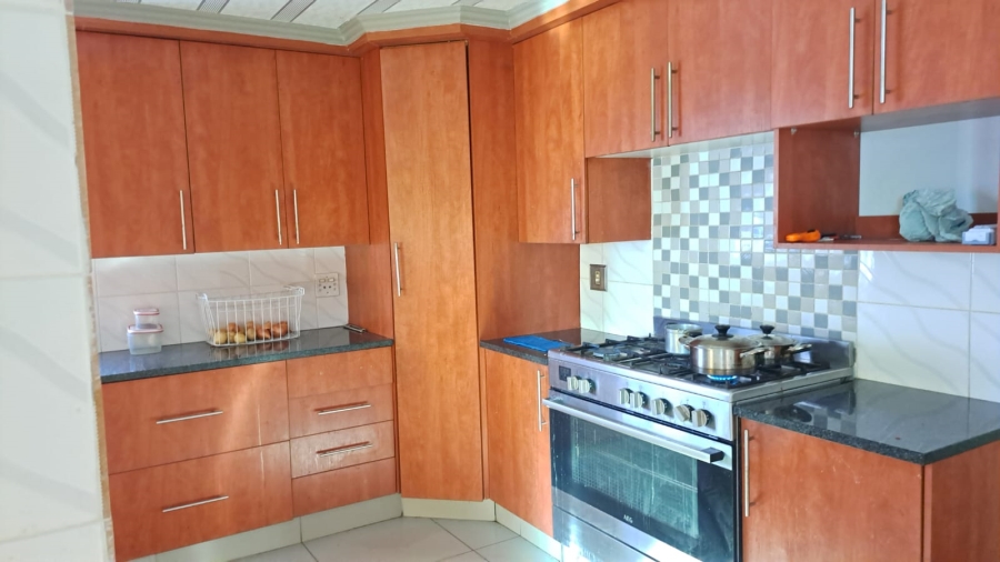 5 Bedroom Property for Sale in Ninapark Gauteng