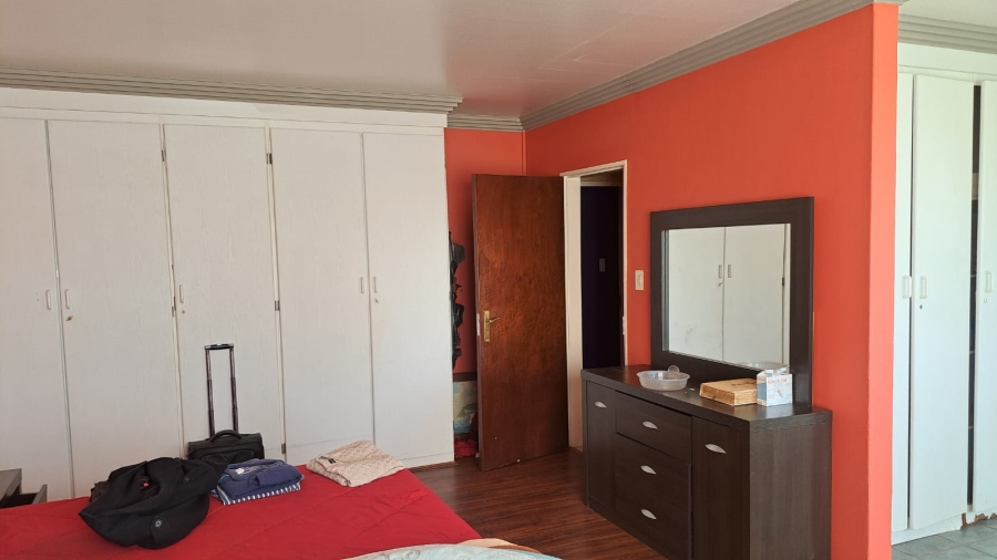 5 Bedroom Property for Sale in Ninapark Gauteng