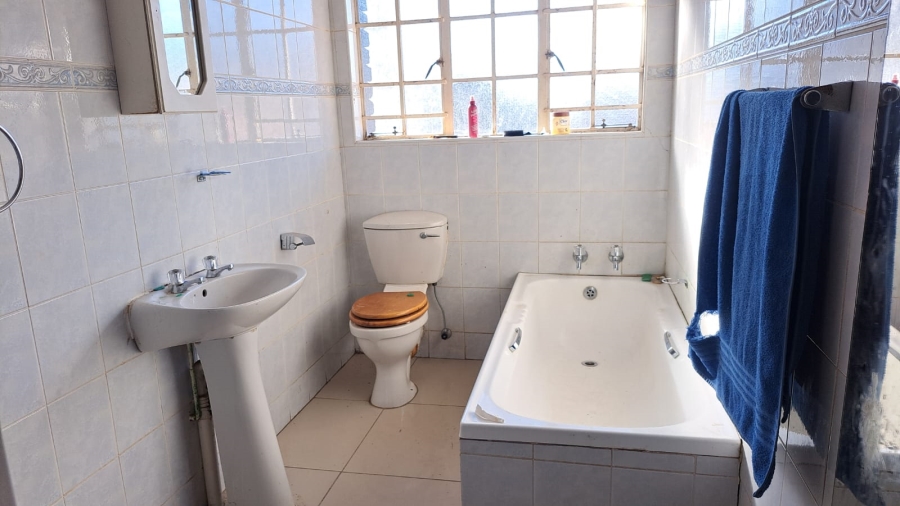 5 Bedroom Property for Sale in Ninapark Gauteng