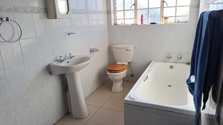 5 Bedroom Property for Sale in Ninapark Gauteng