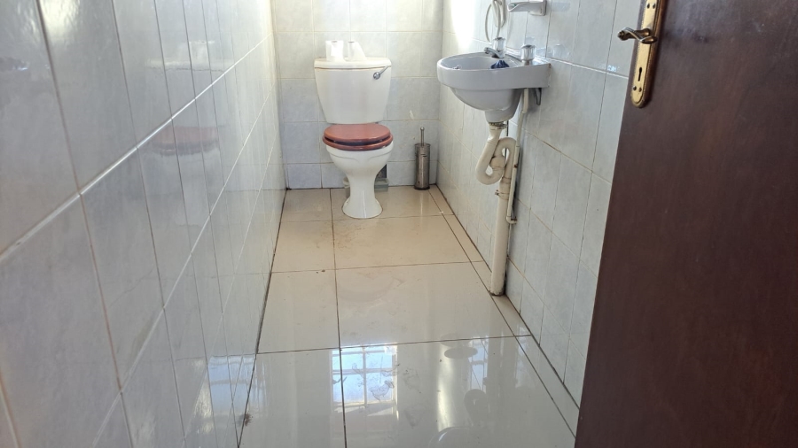 5 Bedroom Property for Sale in Ninapark Gauteng