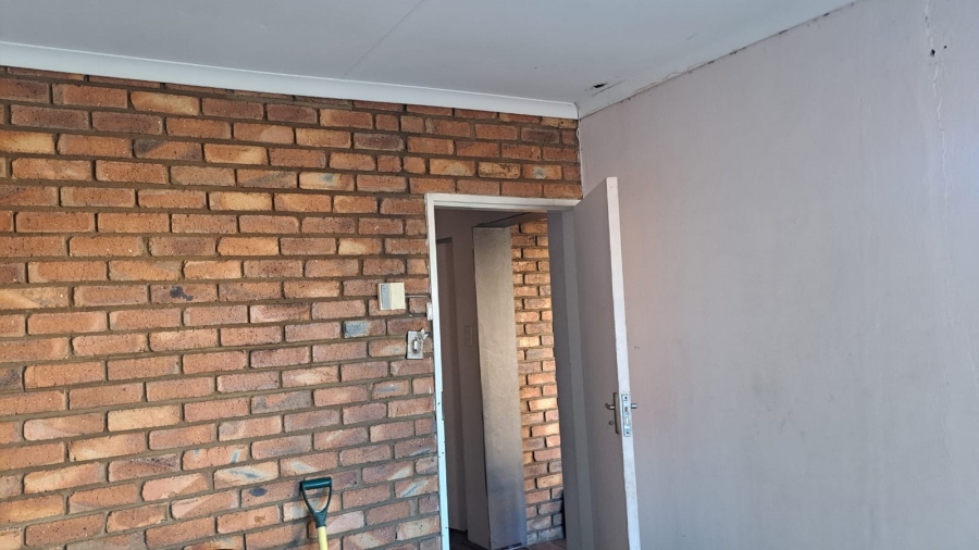 5 Bedroom Property for Sale in Ninapark Gauteng