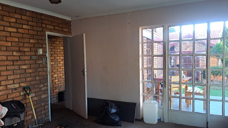 5 Bedroom Property for Sale in Ninapark Gauteng