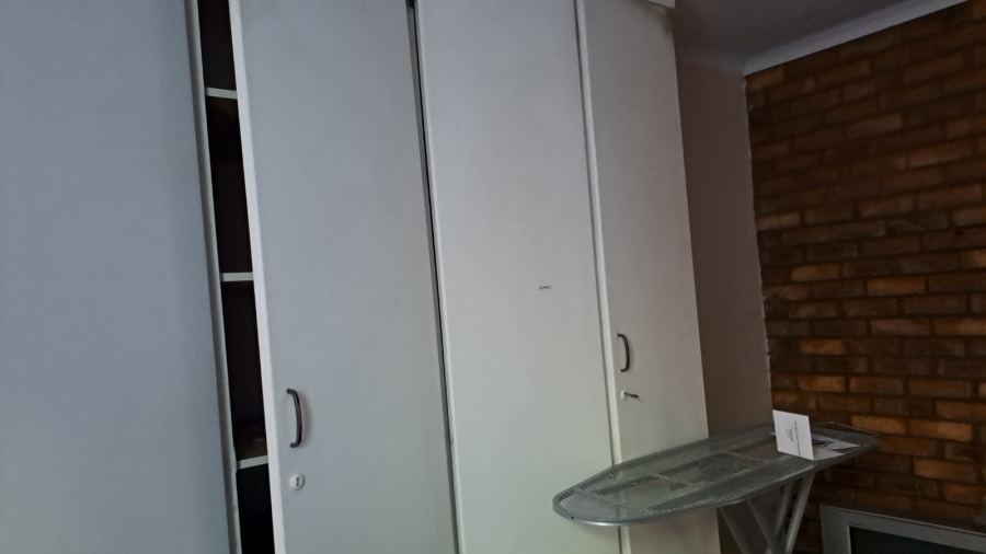 5 Bedroom Property for Sale in Ninapark Gauteng