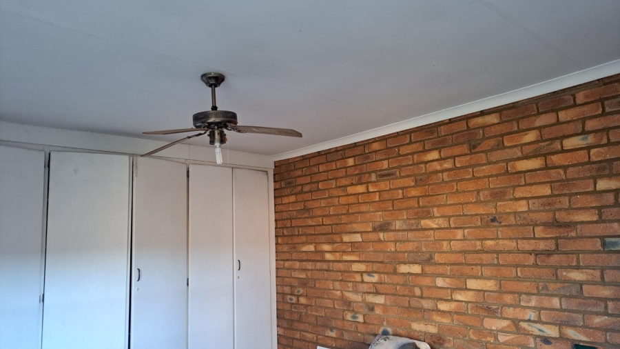 5 Bedroom Property for Sale in Ninapark Gauteng