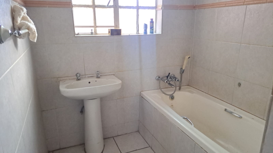 5 Bedroom Property for Sale in Ninapark Gauteng