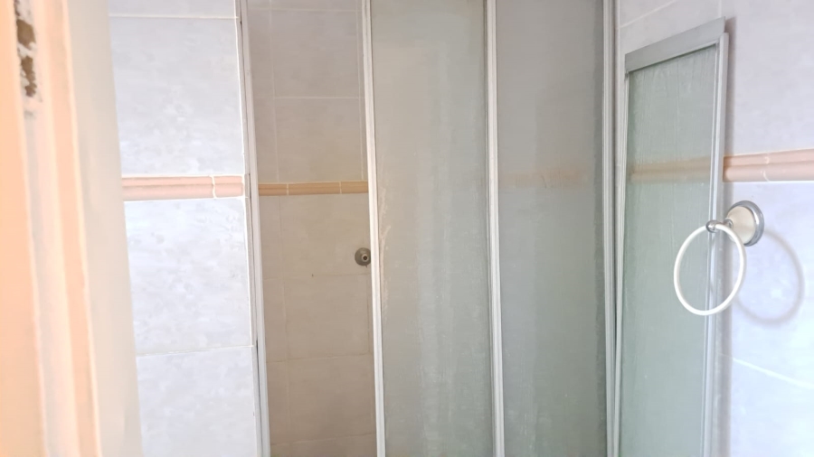 5 Bedroom Property for Sale in Ninapark Gauteng