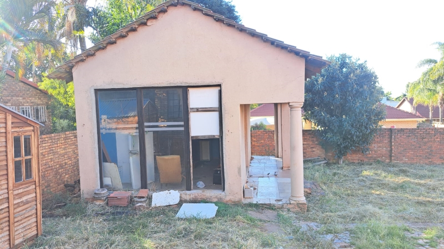 5 Bedroom Property for Sale in Ninapark Gauteng