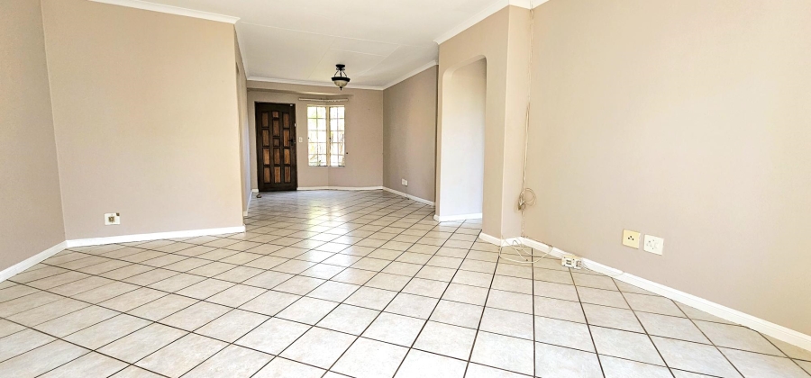 3 Bedroom Property for Sale in Die Hoewes Gauteng