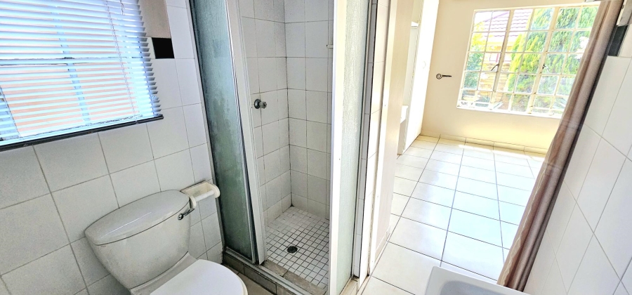 3 Bedroom Property for Sale in Die Hoewes Gauteng