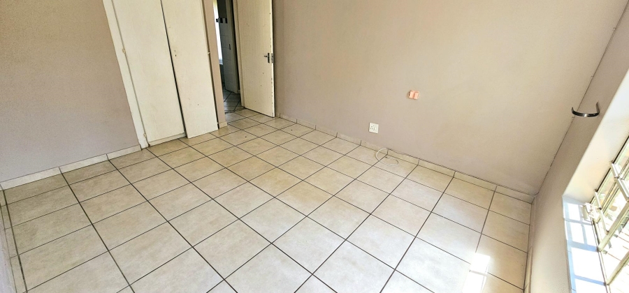 3 Bedroom Property for Sale in Die Hoewes Gauteng