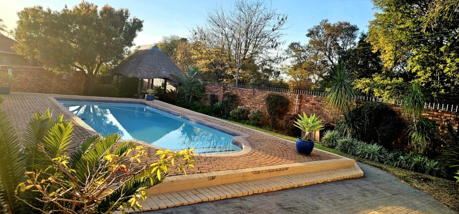 3 Bedroom Property for Sale in Die Hoewes Gauteng