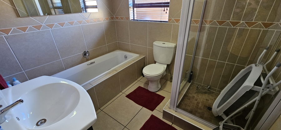 3 Bedroom Property for Sale in New Redruth Gauteng