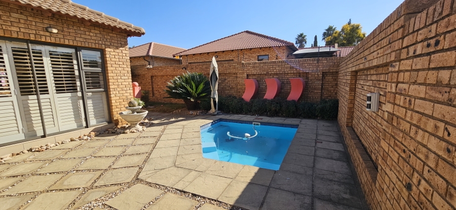 3 Bedroom Property for Sale in New Redruth Gauteng