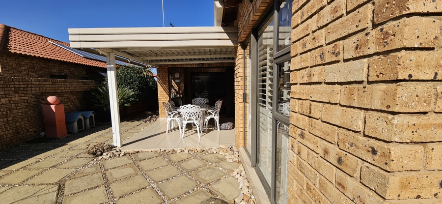 3 Bedroom Property for Sale in New Redruth Gauteng