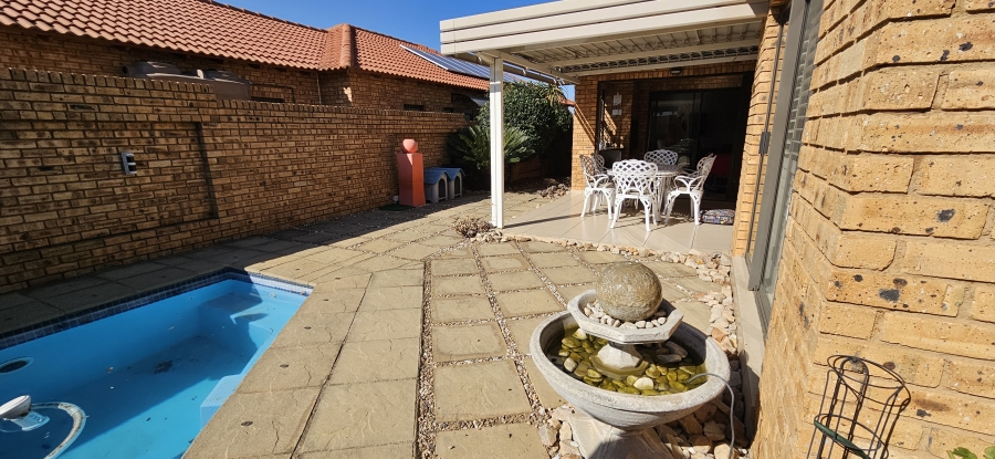 3 Bedroom Property for Sale in New Redruth Gauteng