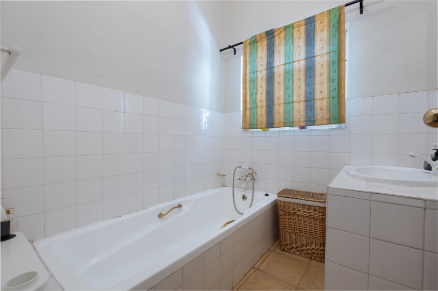 5 Bedroom Property for Sale in Lonehill Gauteng