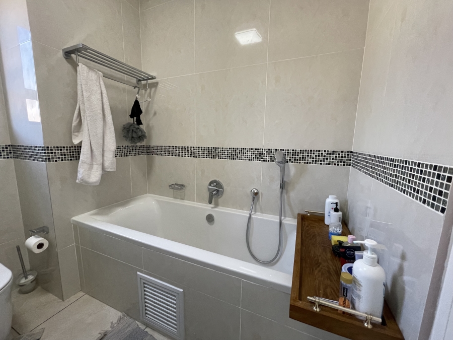 2 Bedroom Property for Sale in North Riding Gauteng
