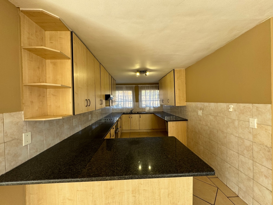To Let 3 Bedroom Property for Rent in Bassonia Rock Gauteng
