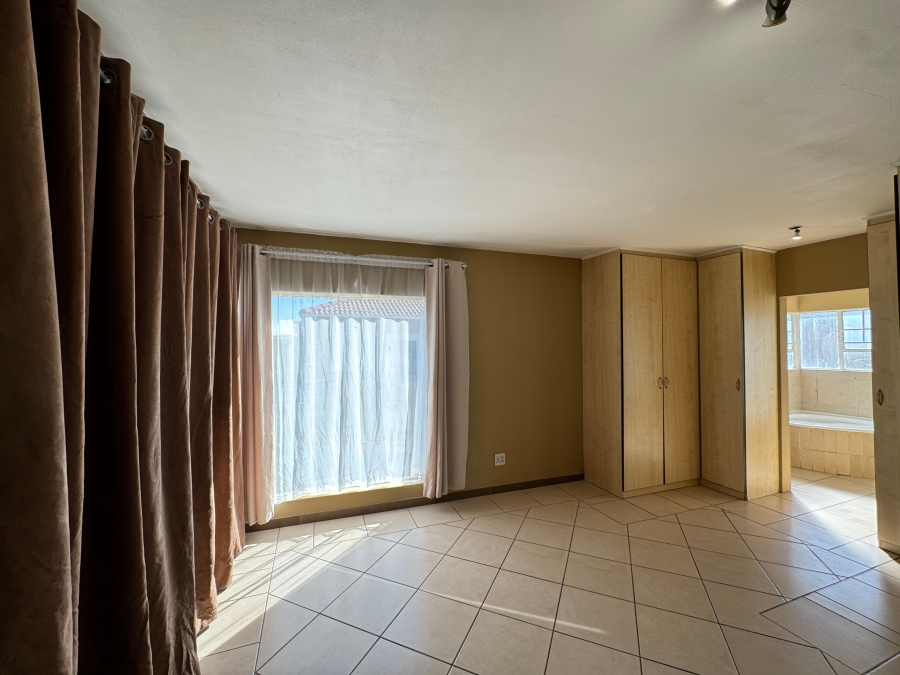 To Let 3 Bedroom Property for Rent in Bassonia Rock Gauteng