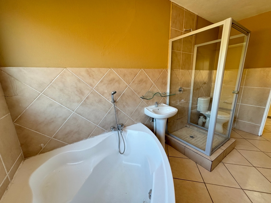To Let 3 Bedroom Property for Rent in Bassonia Rock Gauteng