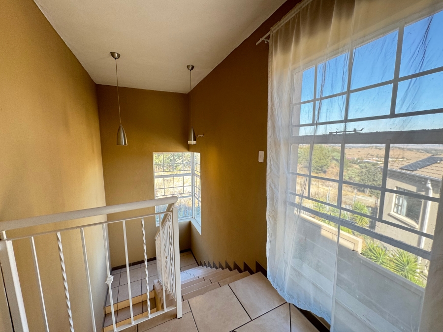 To Let 3 Bedroom Property for Rent in Bassonia Rock Gauteng