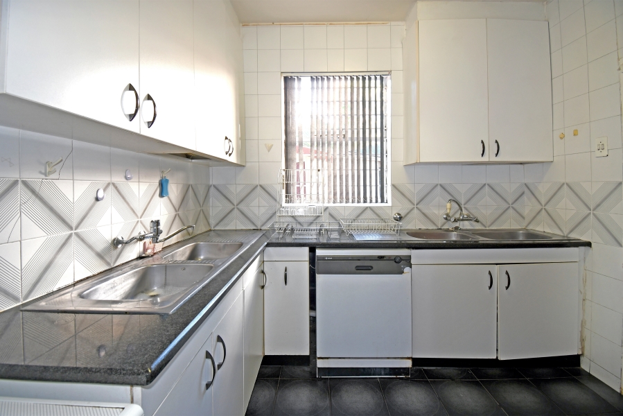 4 Bedroom Property for Sale in Glenhazel Gauteng