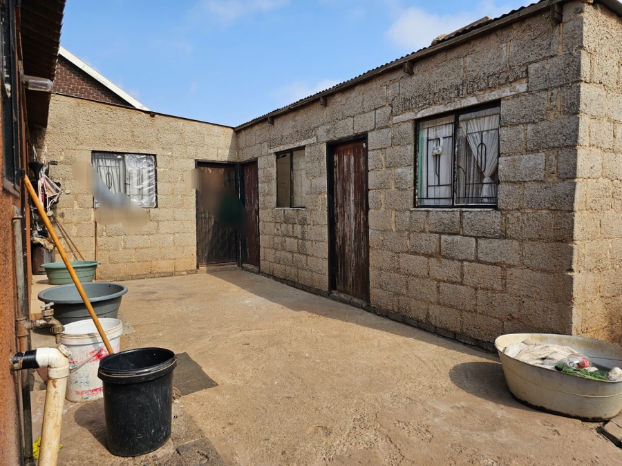 5 Bedroom Property for Sale in Igqagqa Gauteng