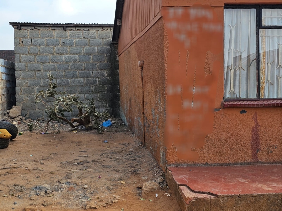 5 Bedroom Property for Sale in Igqagqa Gauteng
