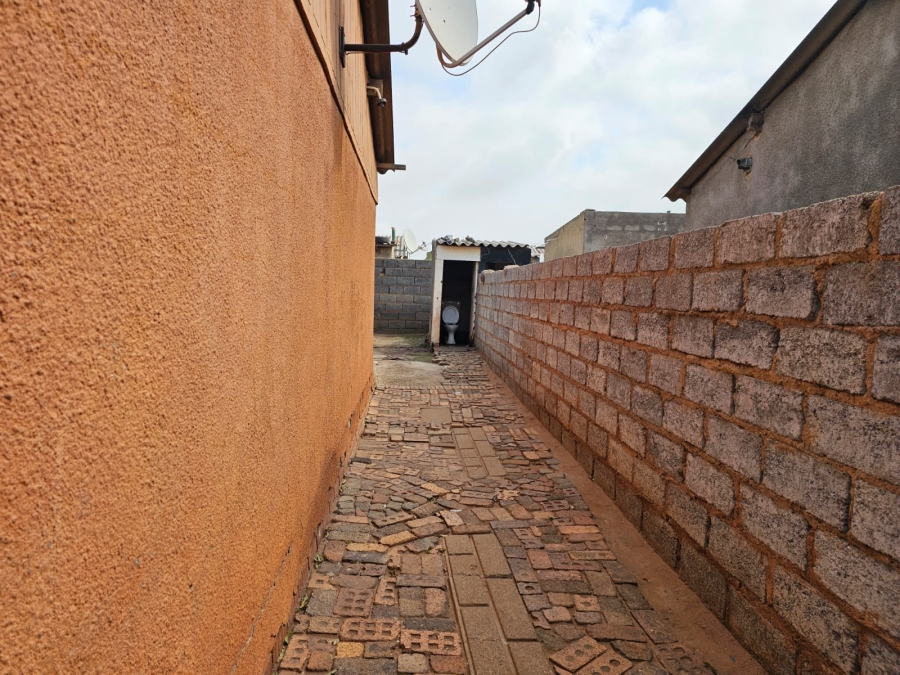 5 Bedroom Property for Sale in Igqagqa Gauteng