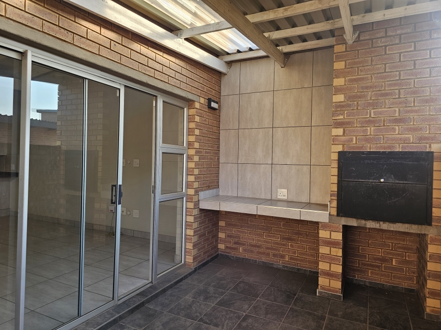 3 Bedroom Property for Sale in Glen Marais Gauteng