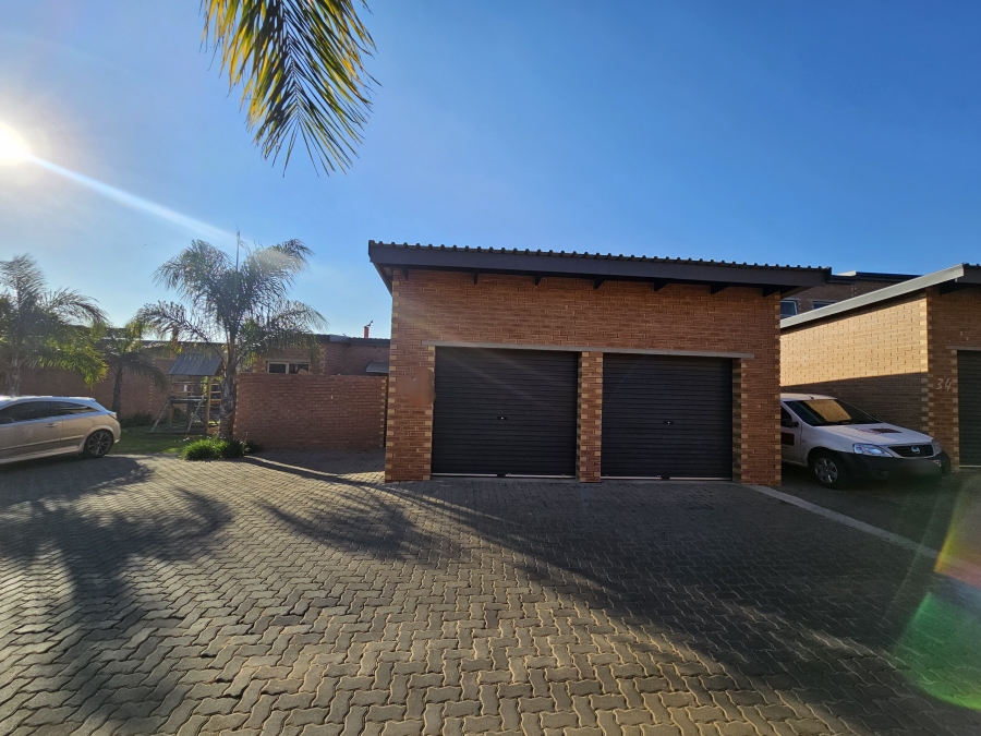 3 Bedroom Property for Sale in Glen Marais Gauteng