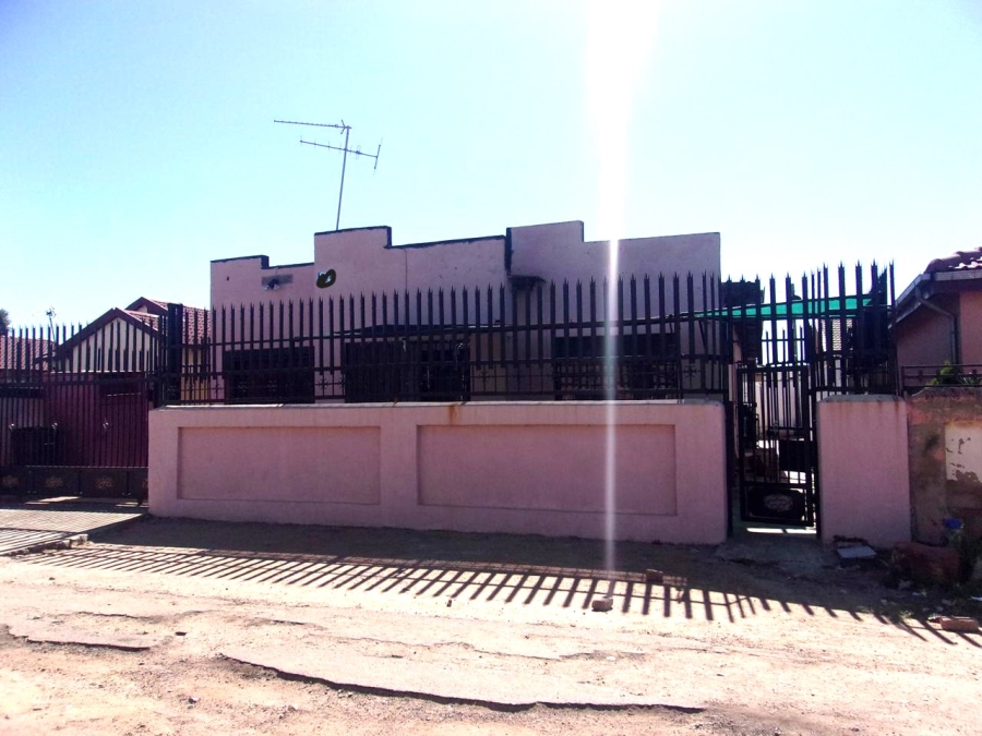 3 Bedroom Property for Sale in Cloverdene Gauteng
