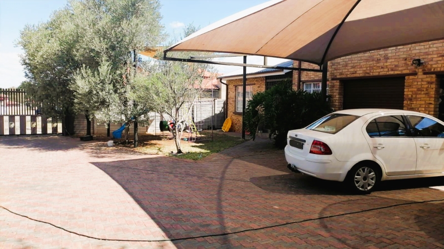 3 Bedroom Property for Sale in Mantevrede Gauteng