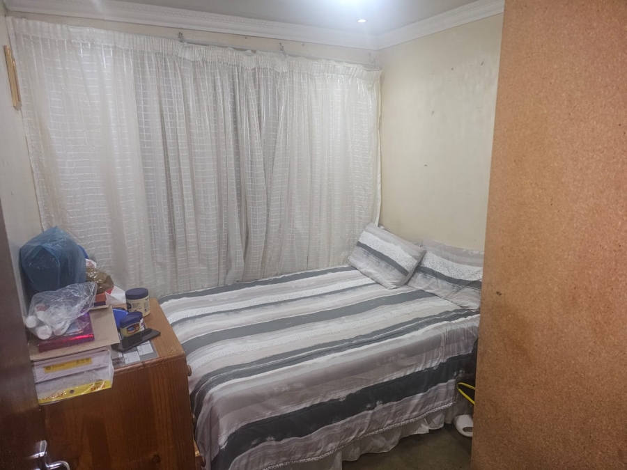2 Bedroom Property for Sale in Teanong Gauteng