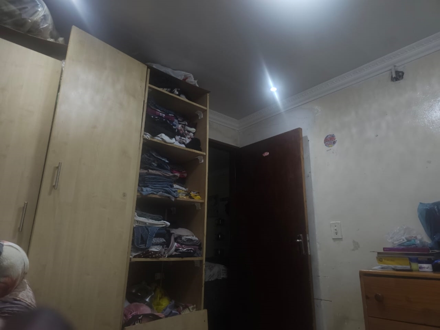 2 Bedroom Property for Sale in Teanong Gauteng