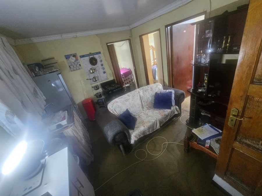 2 Bedroom Property for Sale in Teanong Gauteng