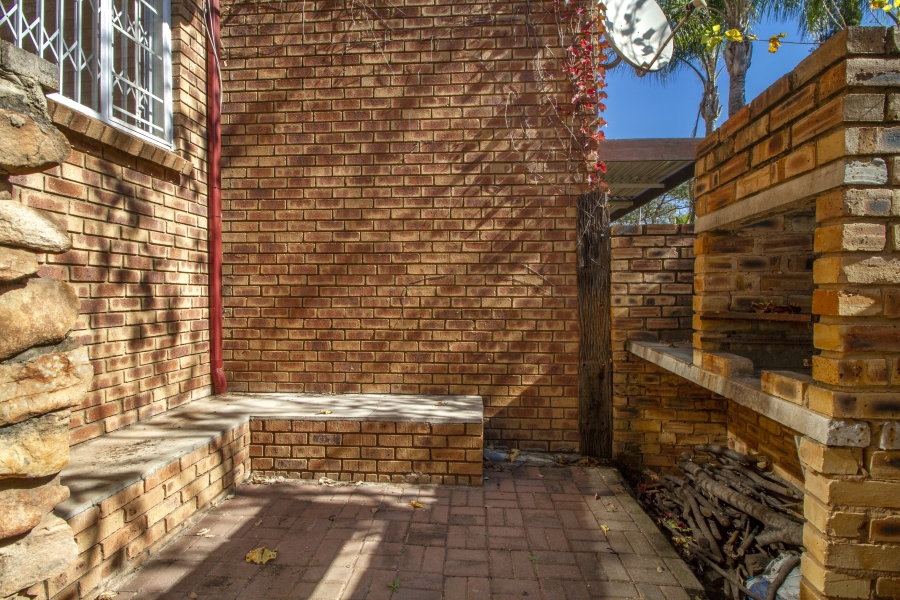 3 Bedroom Property for Sale in La Montagne Gauteng