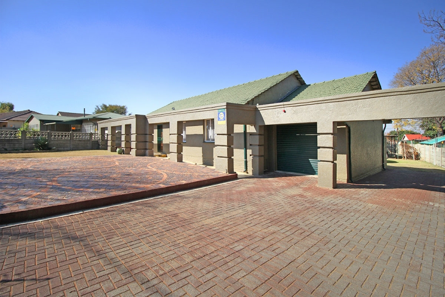 4 Bedroom Property for Sale in Witpoortjie Gauteng