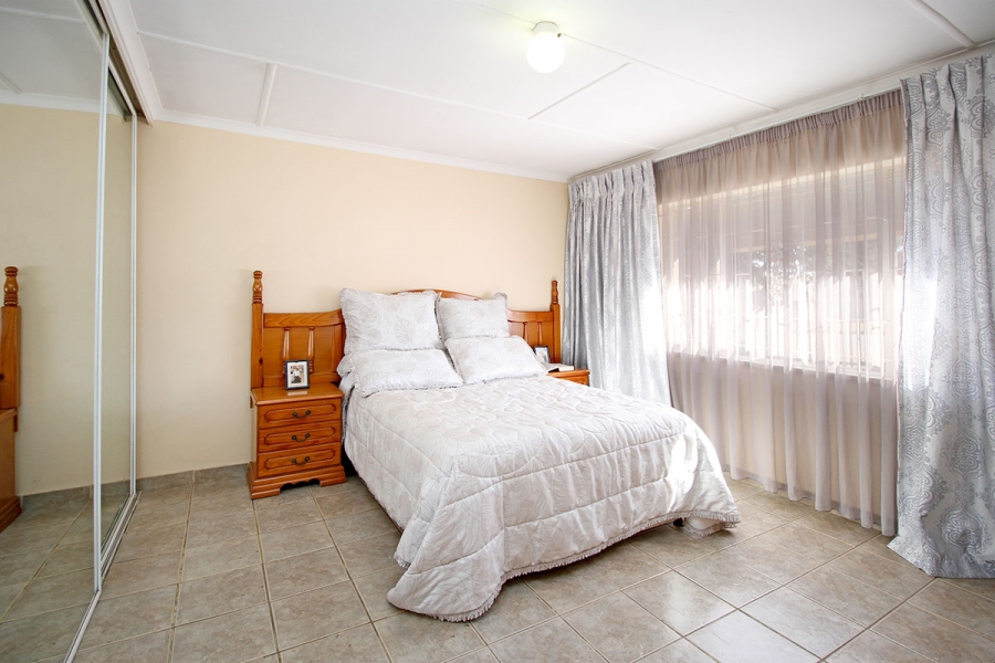 4 Bedroom Property for Sale in Witpoortjie Gauteng